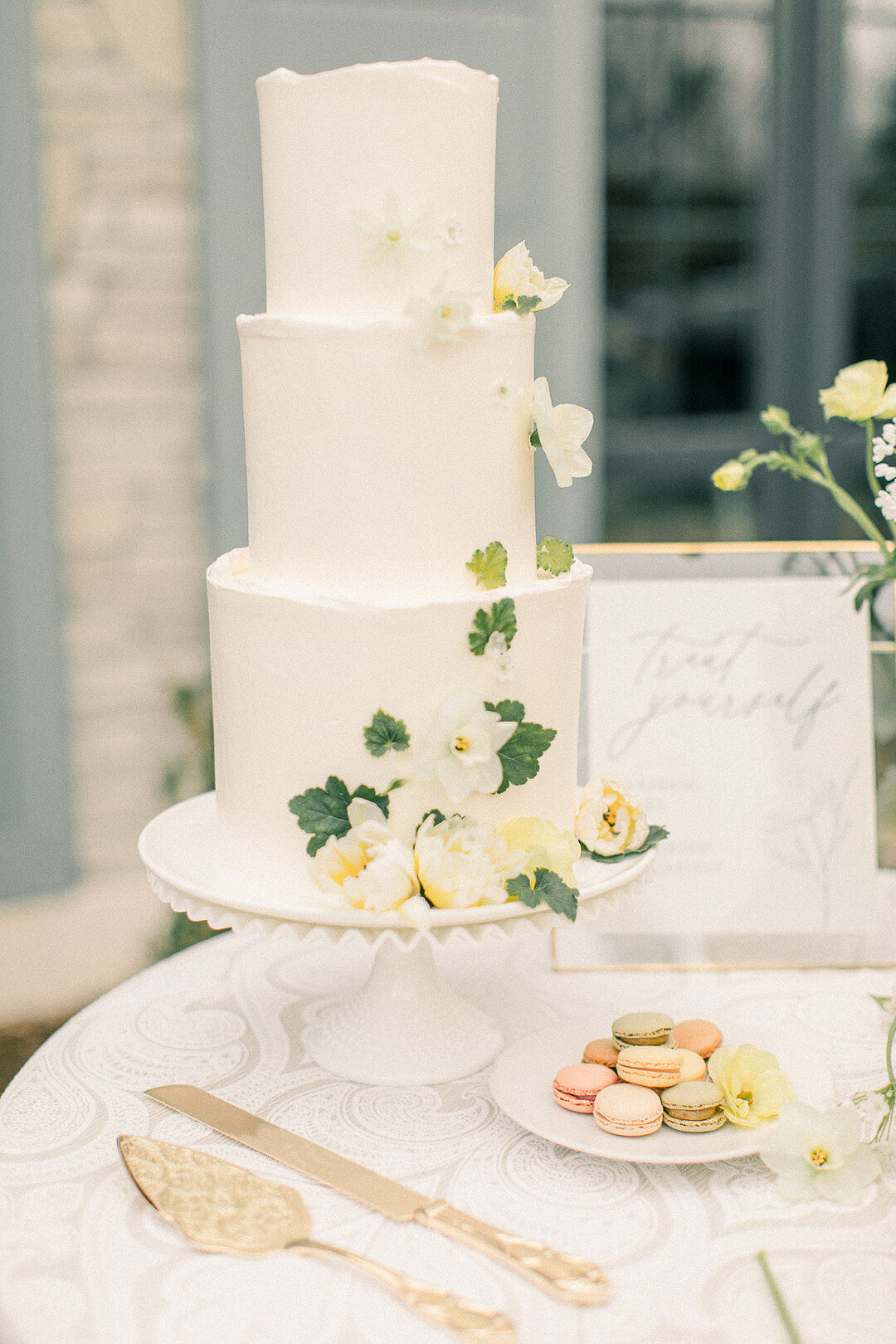Spring has sprung in the Hudson Valley and this intimate wedding makes us want to lay in a field of_Krystal Balzer Photography _Publish -21_low