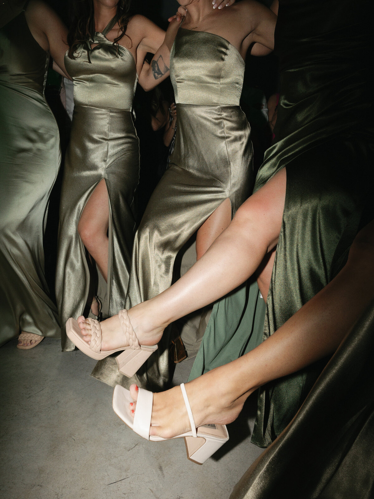 wedding-at-oswego-hills-vineyard-winery-portland-oregon-by-the-tenneys-photography-46