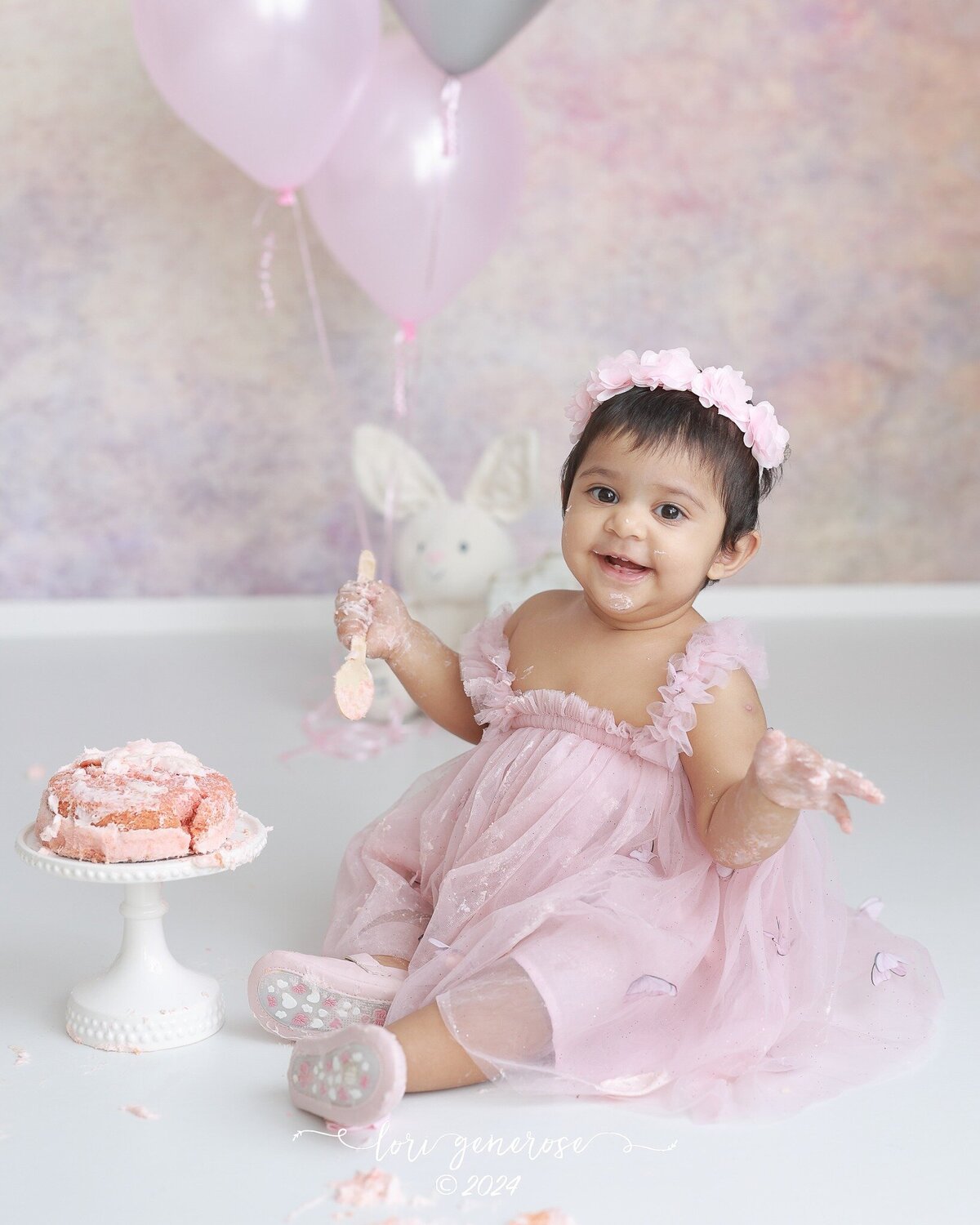 lehigh-valley-photographer-lori-generose-lg-photography-first-birthday-cake-smash-girl-stroudsburg-pa