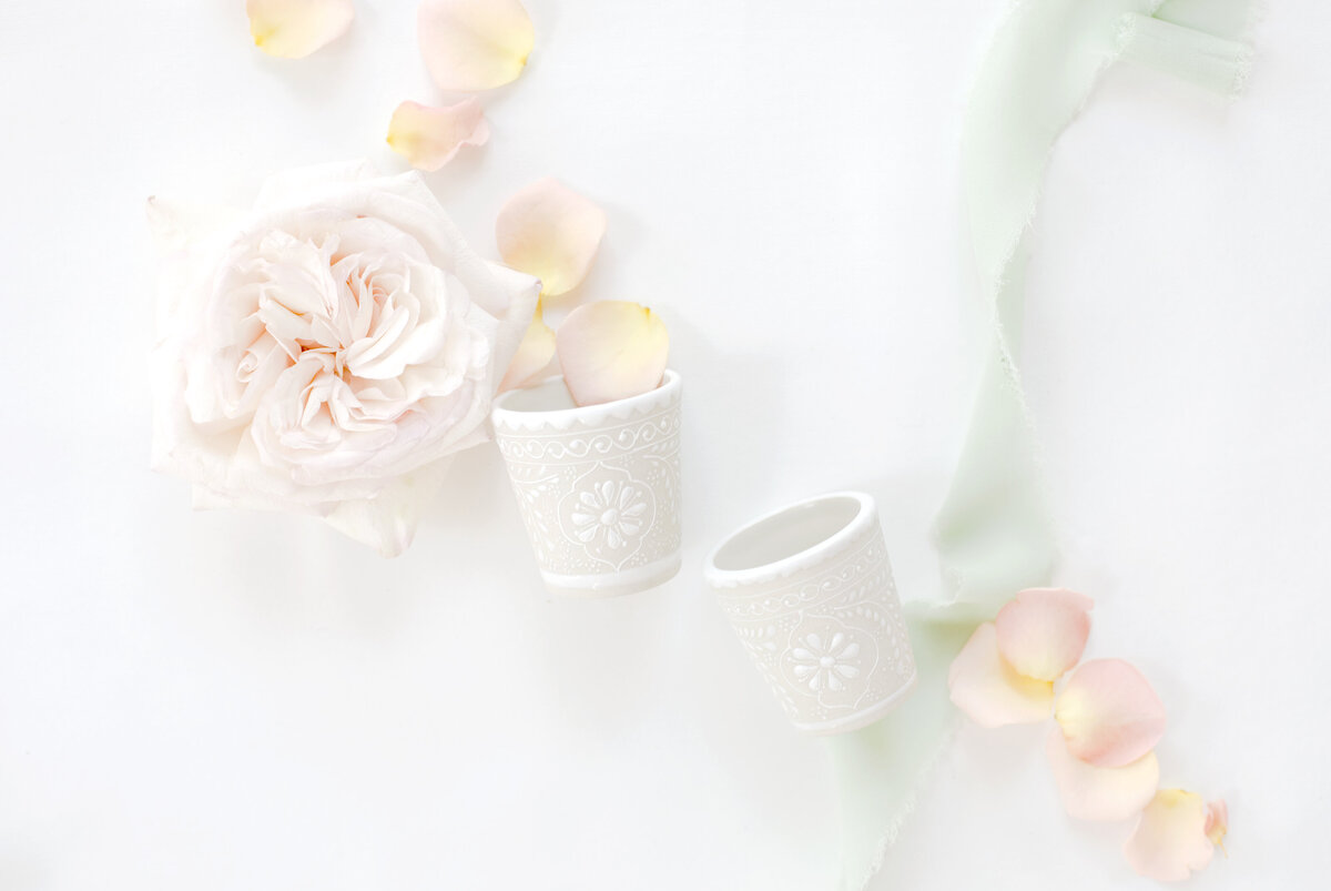 wedding details-shot glasses-peach flowers-robin rogers photography