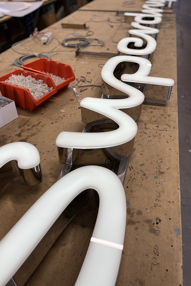 ellis-signs-built-up-rimless-face-illuminated-signage-newcastle-gateshead-north-east