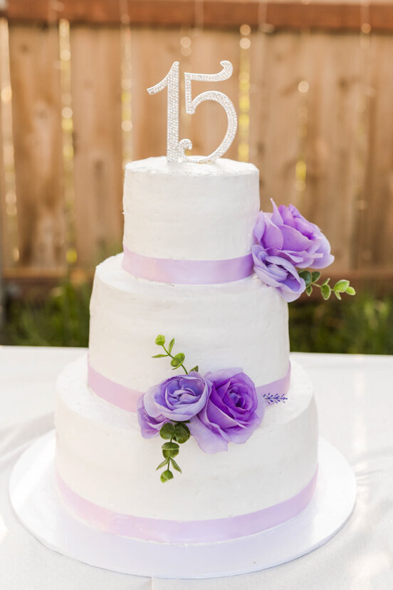 white-cake-purple-flowers