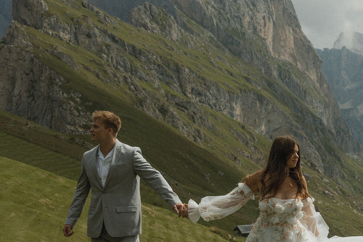 destination-wedding-elopement-photographer-italy-dolomites-seceda-documentary-tanya-davids-photo-film-30