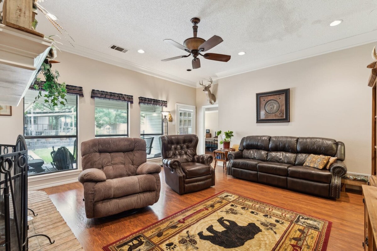 6419_shadow_lane_dallas_tx_living_room_-_spacious_family_room_with_natural_light_-_haven_realty_group