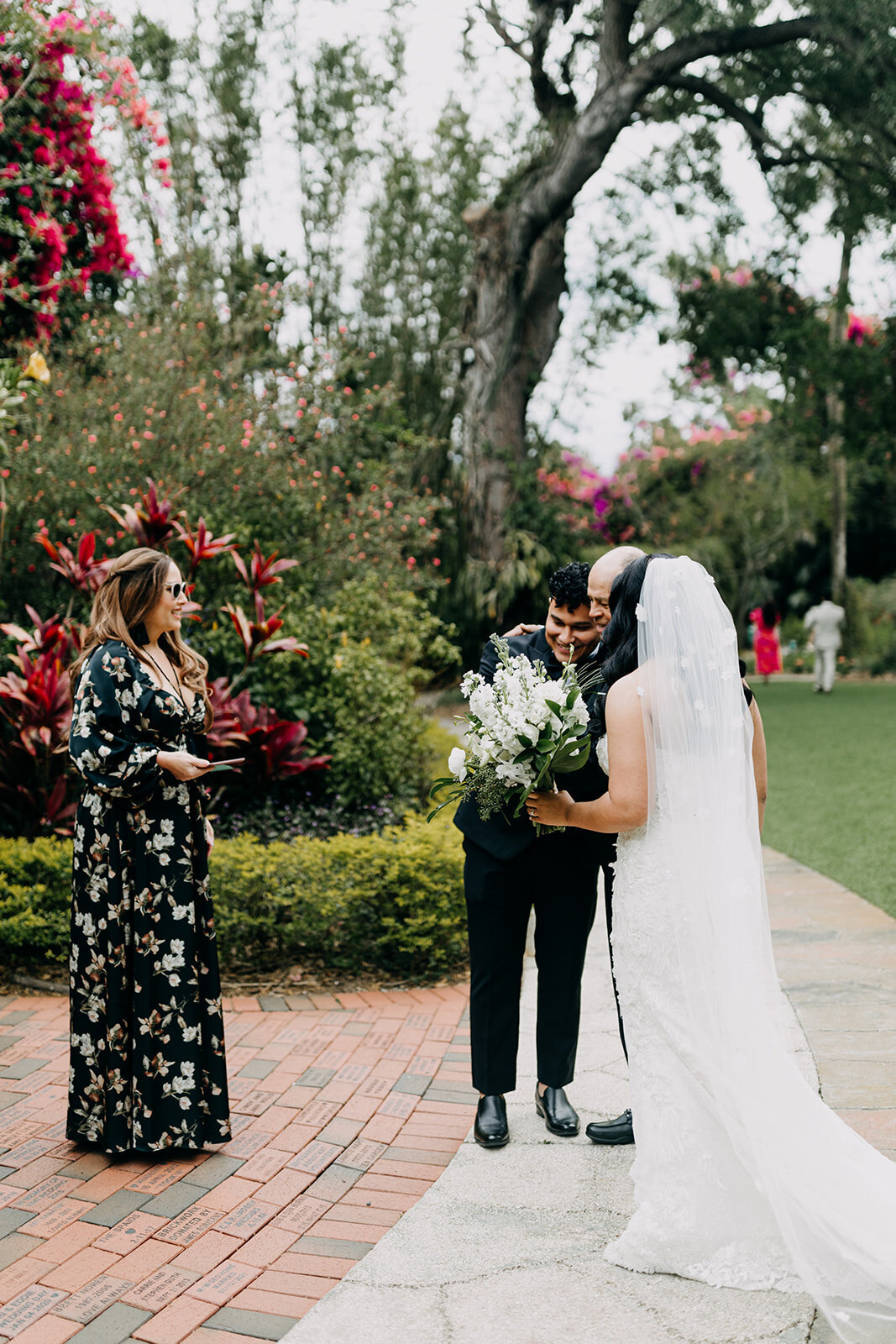 amber-whorter-sunken-gardens-elopement-chantilly-chic-celebrations-17