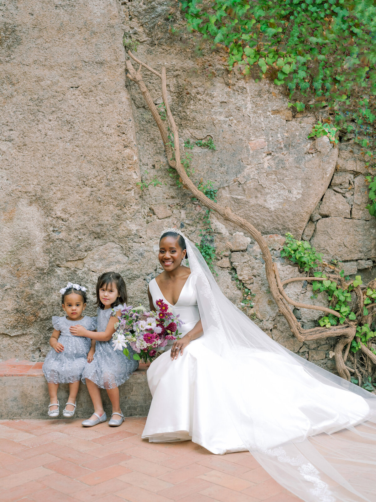 casa-dos-penedos-portugal-wedding-bride-flower-girls