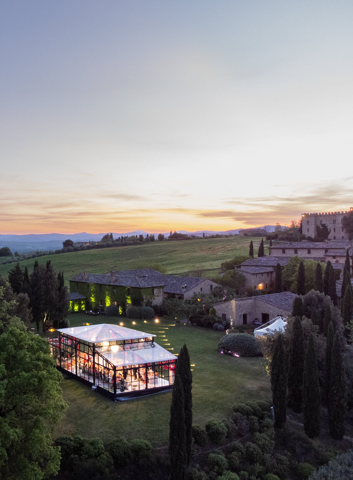 53-rebecca-yale-tuscany-floral-wedding-borgo-finocchieto