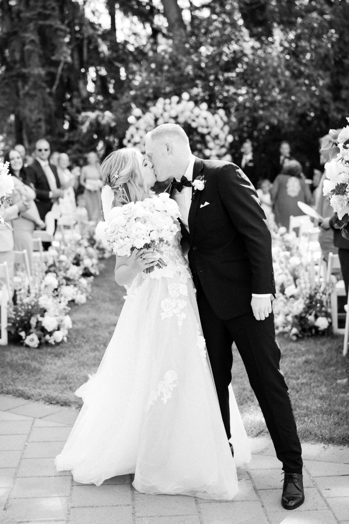 norland-estate-ceremony-bride-groom-kiss