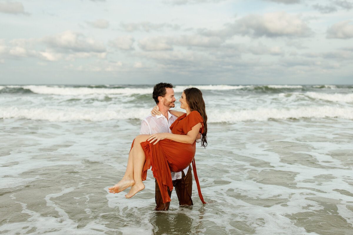20-engagement-photo-bride-groom-orlando-wedding-photographer-28-north-18