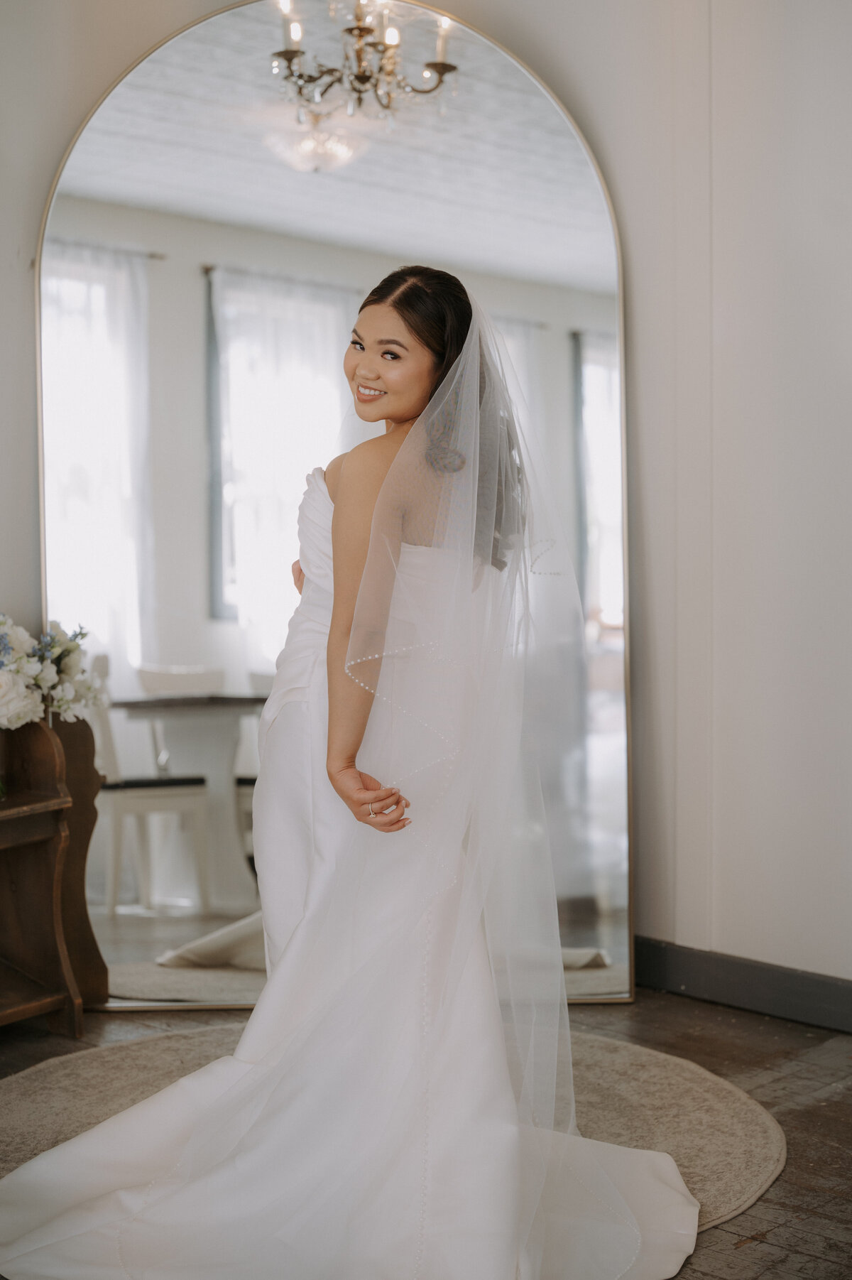 gorgeous bride gettung ready on her wedding day