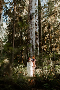 Anneliese&Brennon-HohRainForest-WashingtonCoast-Elopement-39