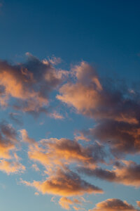 kaboompics_clouds-and-blue-sky-20890