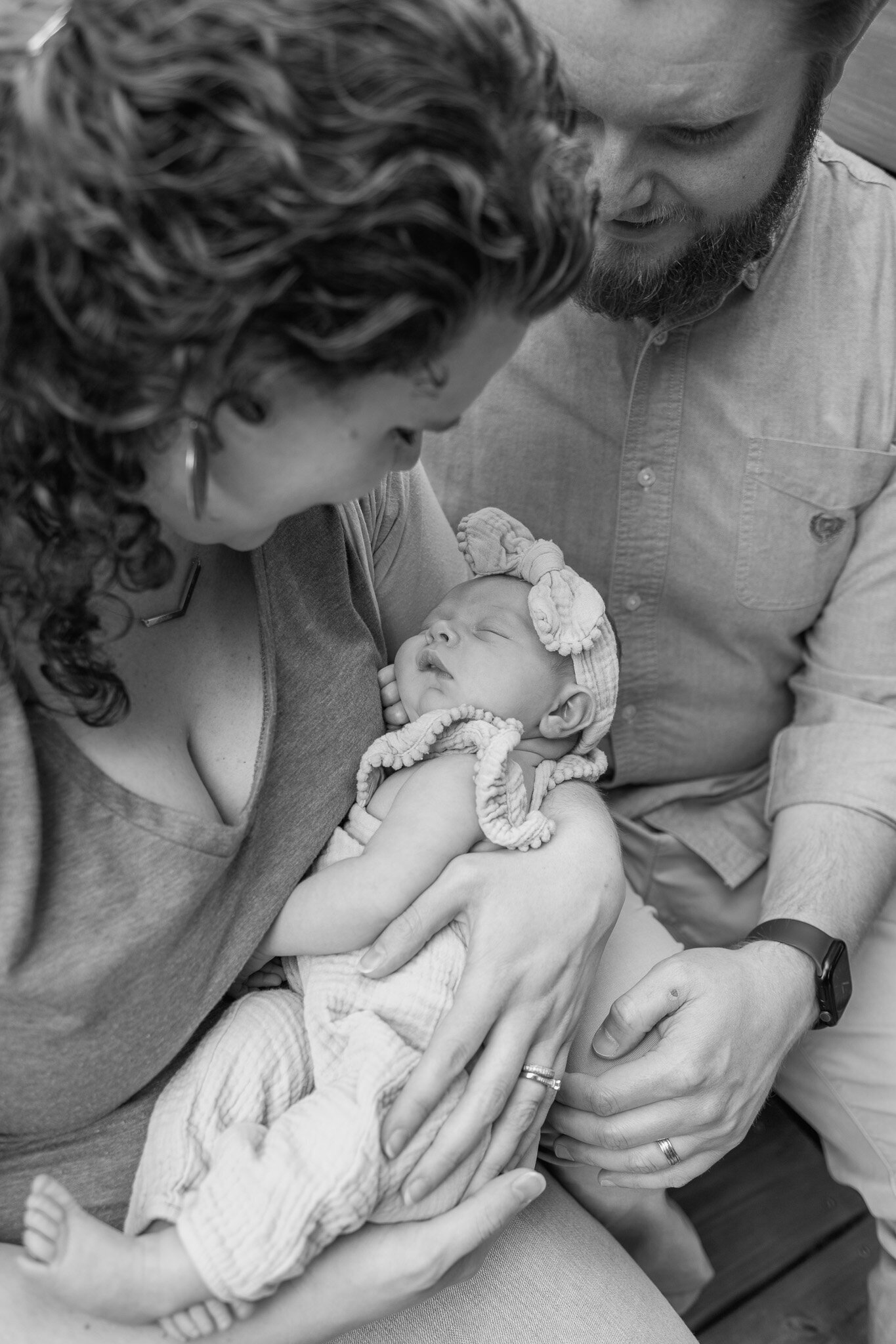 at-home-backyard-newborn-photoshoot (5)