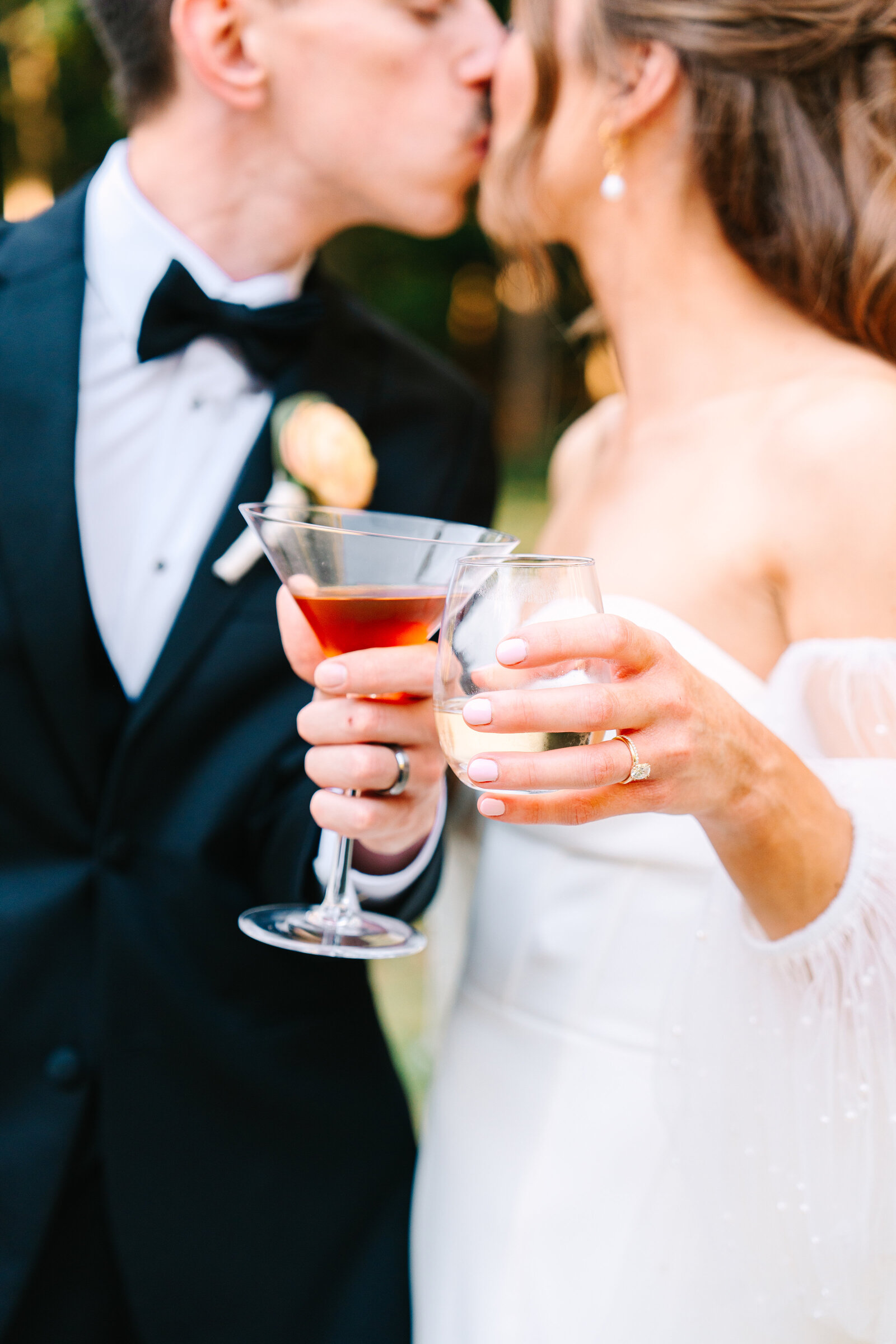 brittney moseby photography evansville wedding photographer and videographer luxury weddings and events husband and wife photo video team editorial posing top photographer in indiana-35
