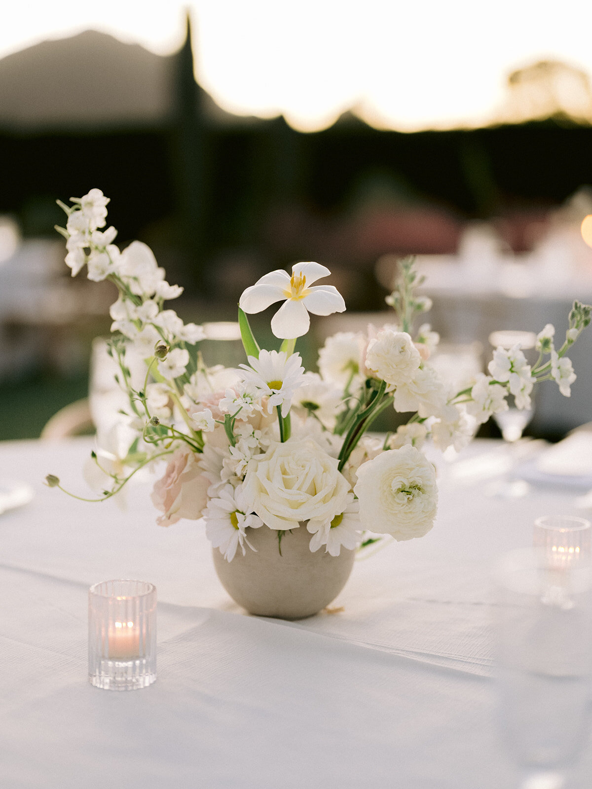 weddings-phoenix-whimsical-white-blush-floral-centerpiece