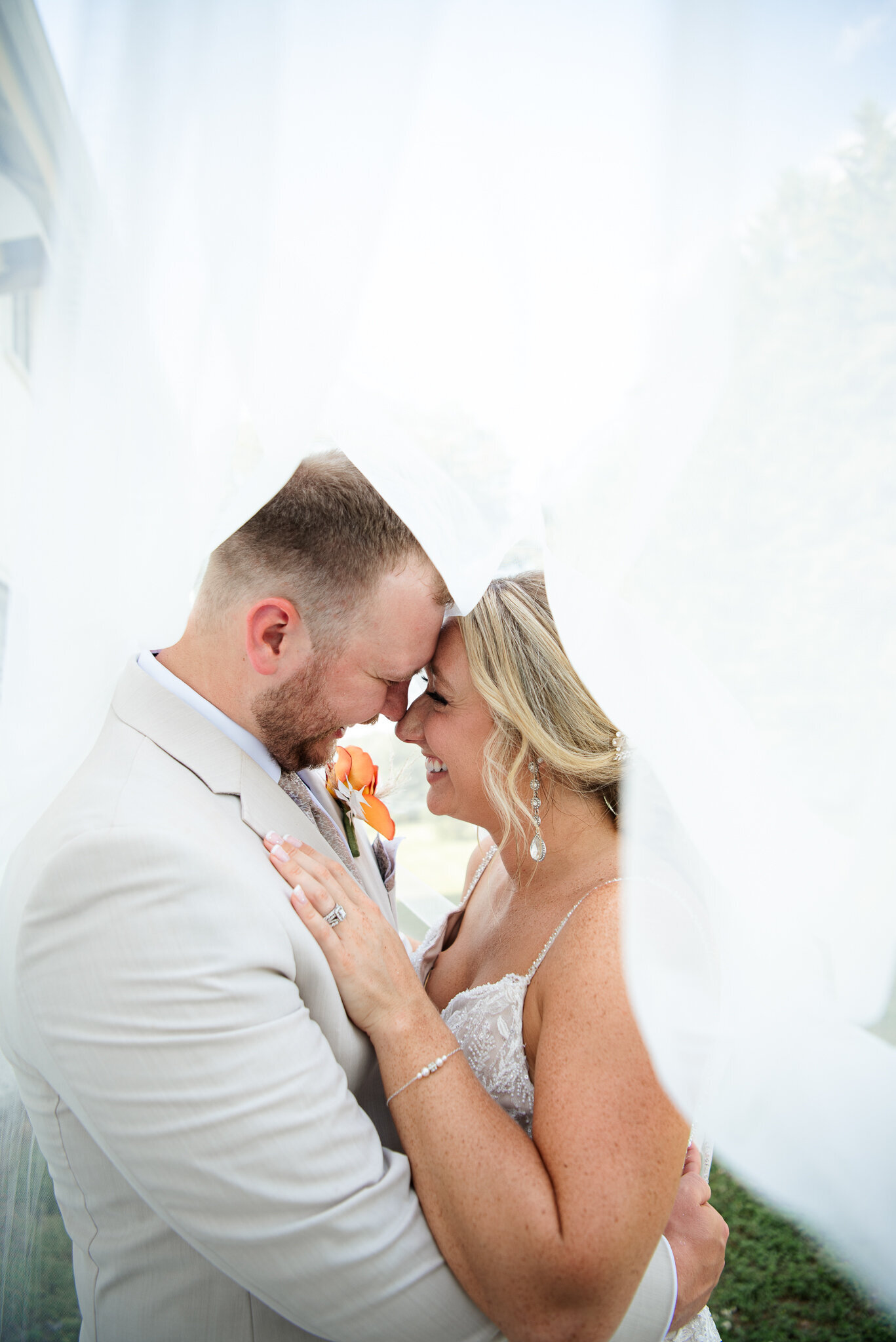 bride-groom-veil