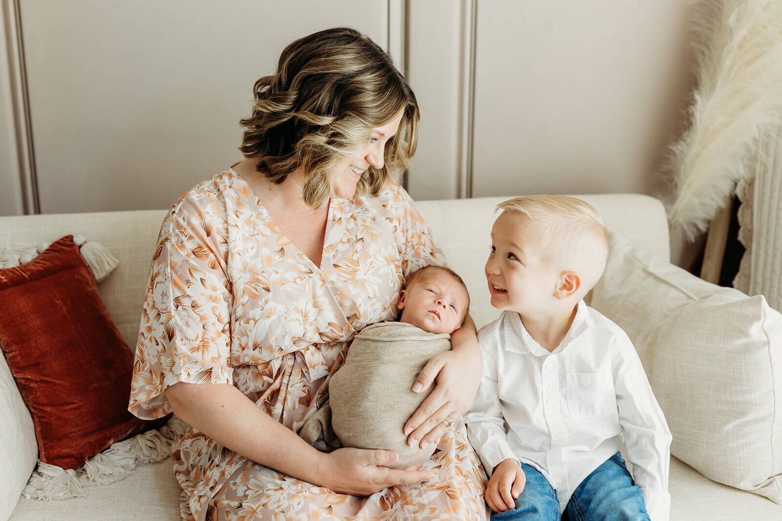 harrisburg-pa-photographer-mom-sons-newborn