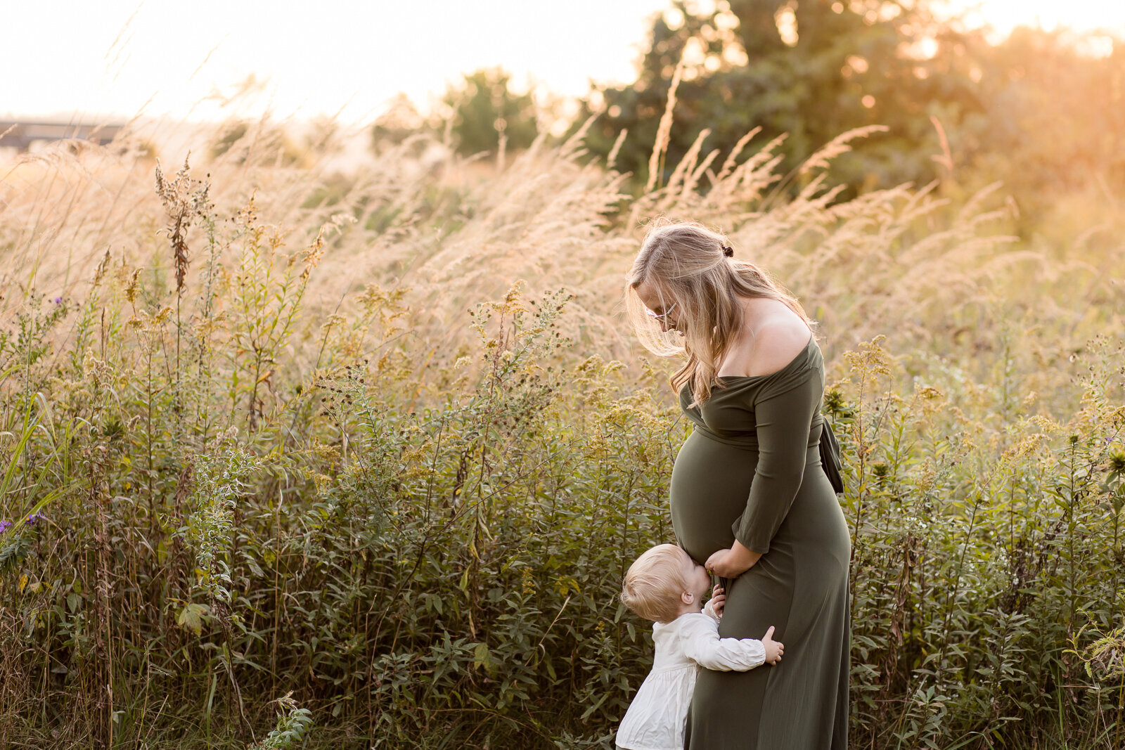 outdoor_maternity_photography_session_Frankfort_KY_photographer_goldenhour-4