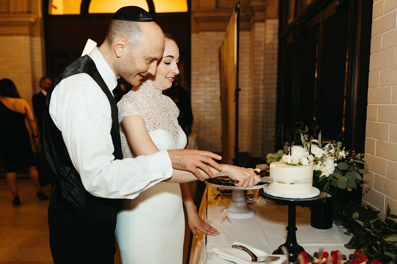 jewish-wedding-bride-groom-cake-cutting