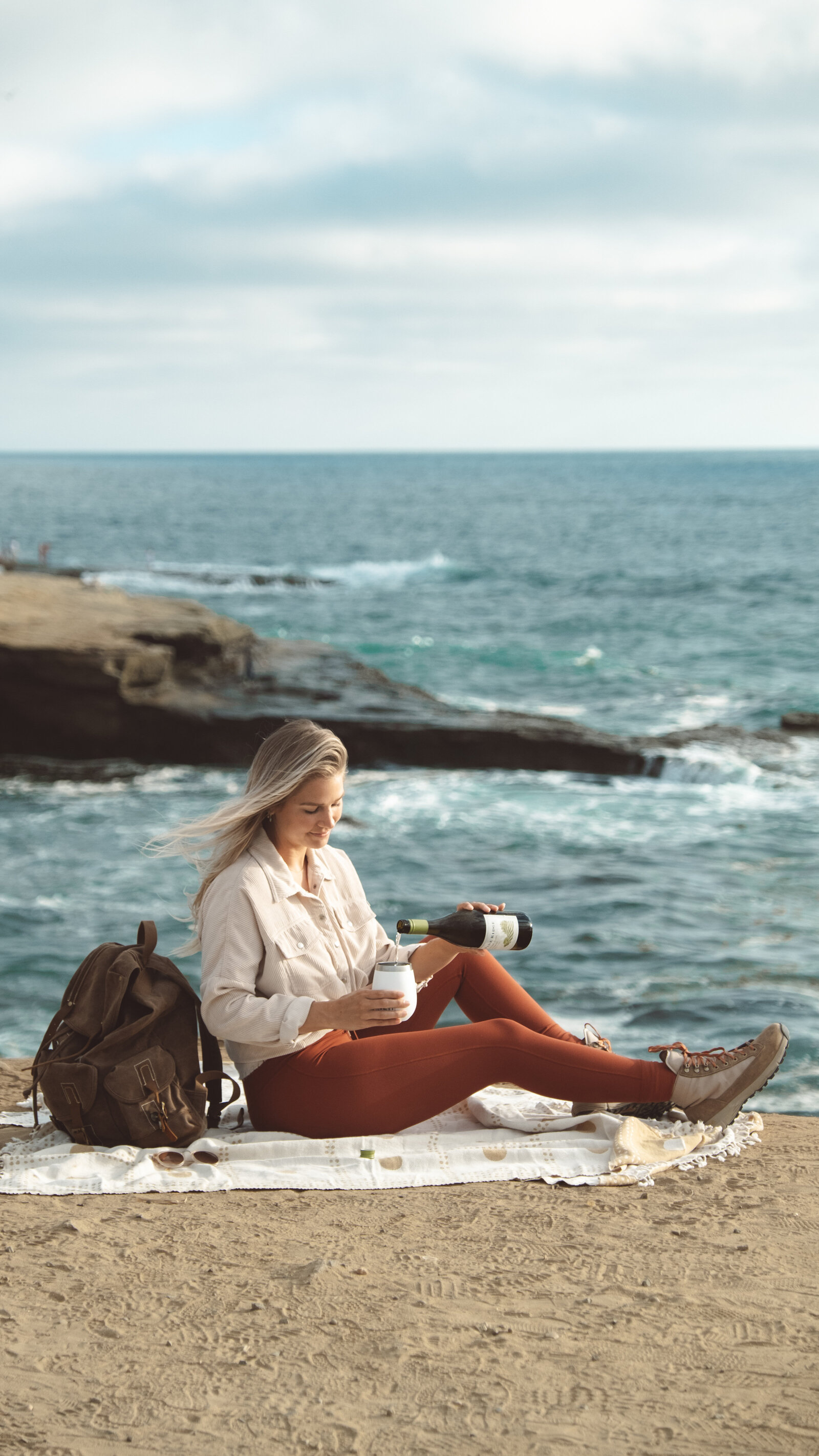 Branding Photographer Chelsea Loren for Tinder Bumble Coffee Meets Bagel Hinge Raya dating app profile photographer