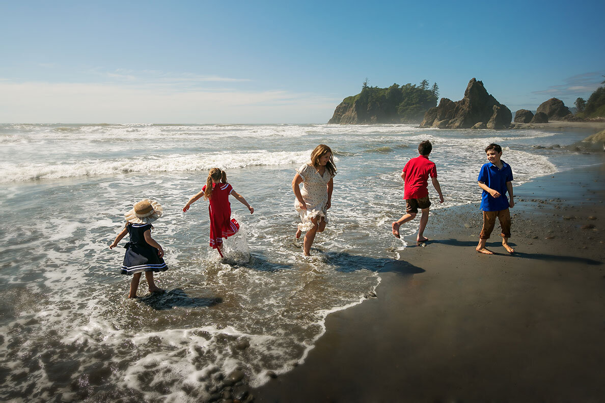 olympic-national-park-beach-ruby-family-play-mom-4-kids-vintage-joy