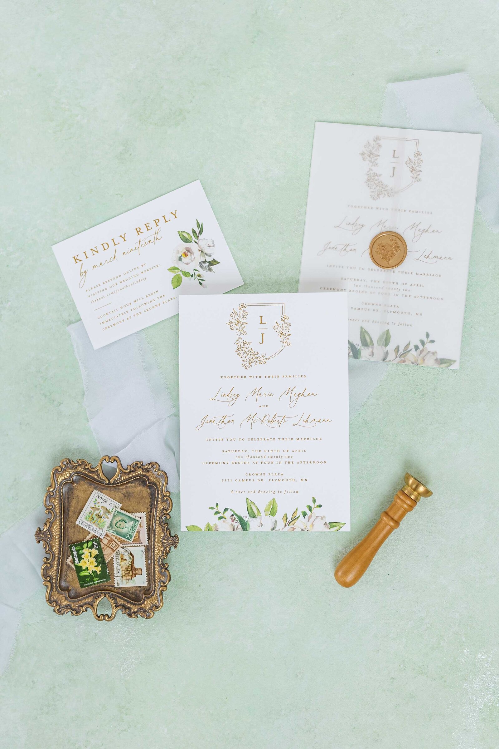 northern-vine-design-wedding-invitation-flowers-and-monogram