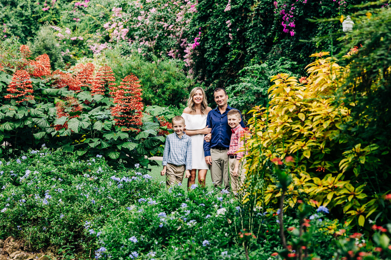 Family of four at sunken gardens in st. Pete taken by photographer Alison Amick