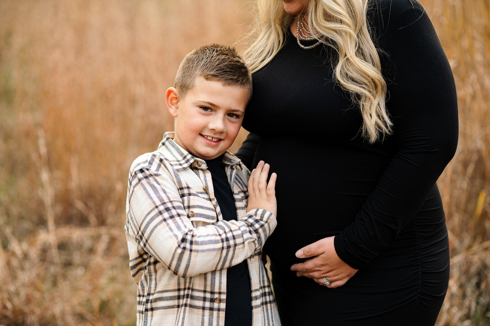 Outdoor family maternity photo