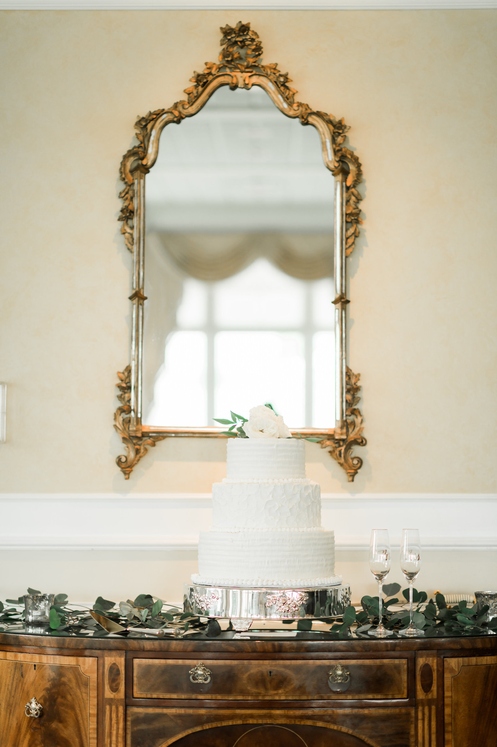 Two Rivers Country Club Classic Memorial Day Wedding by Elizabeth Friske Photography-40