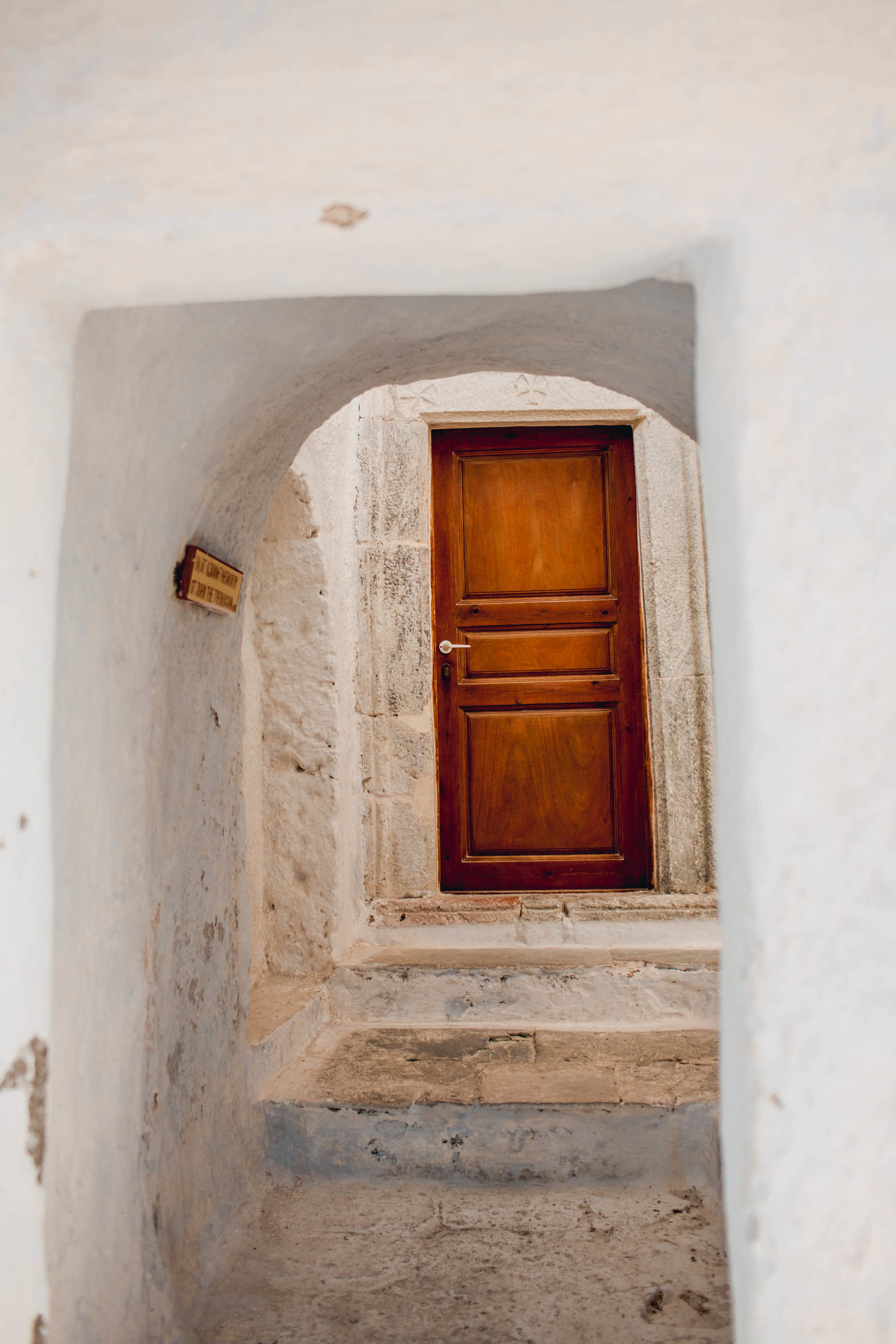 door-path-pyrgos-destination-travel-santorini-wedding-kate-timbers-photo-2714