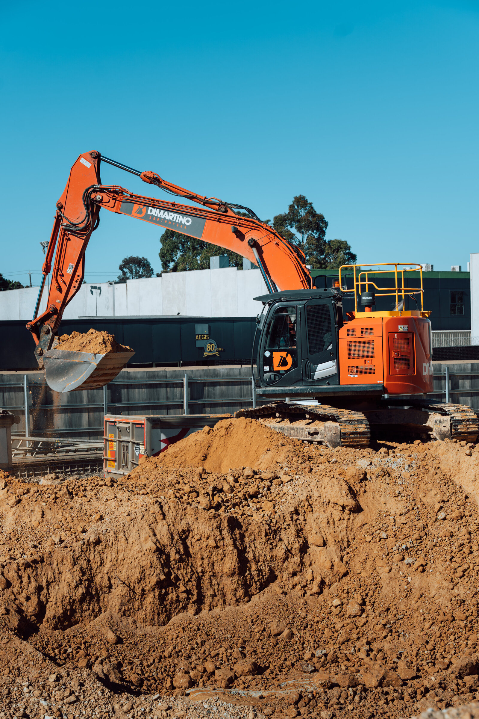 25T_excavator_01