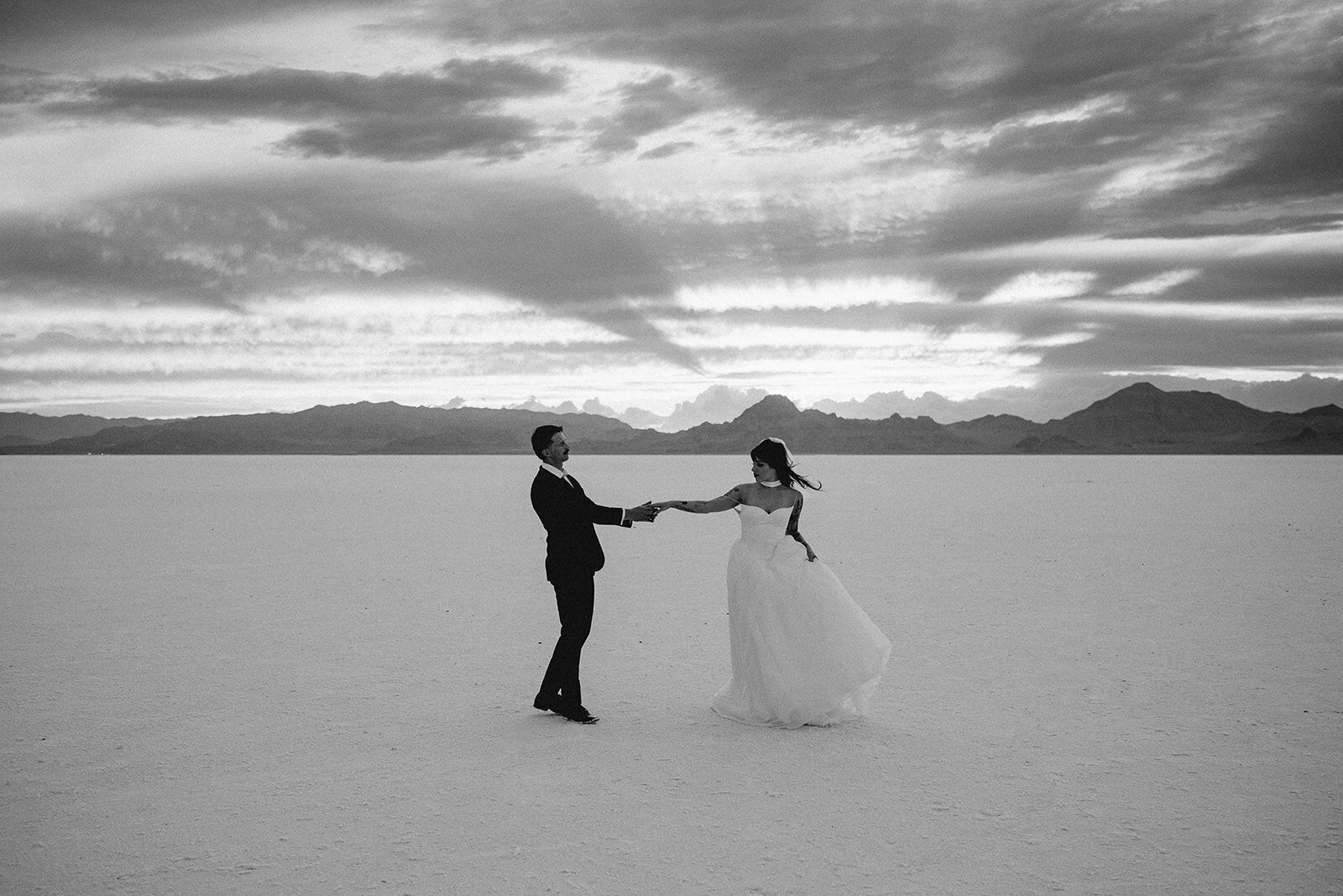 Salt_Flats_Elopement_Utah_Becca_Photo-189