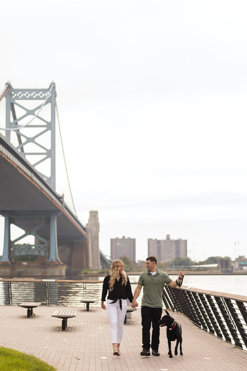 race-street-pier-philadelphia-engagement-18