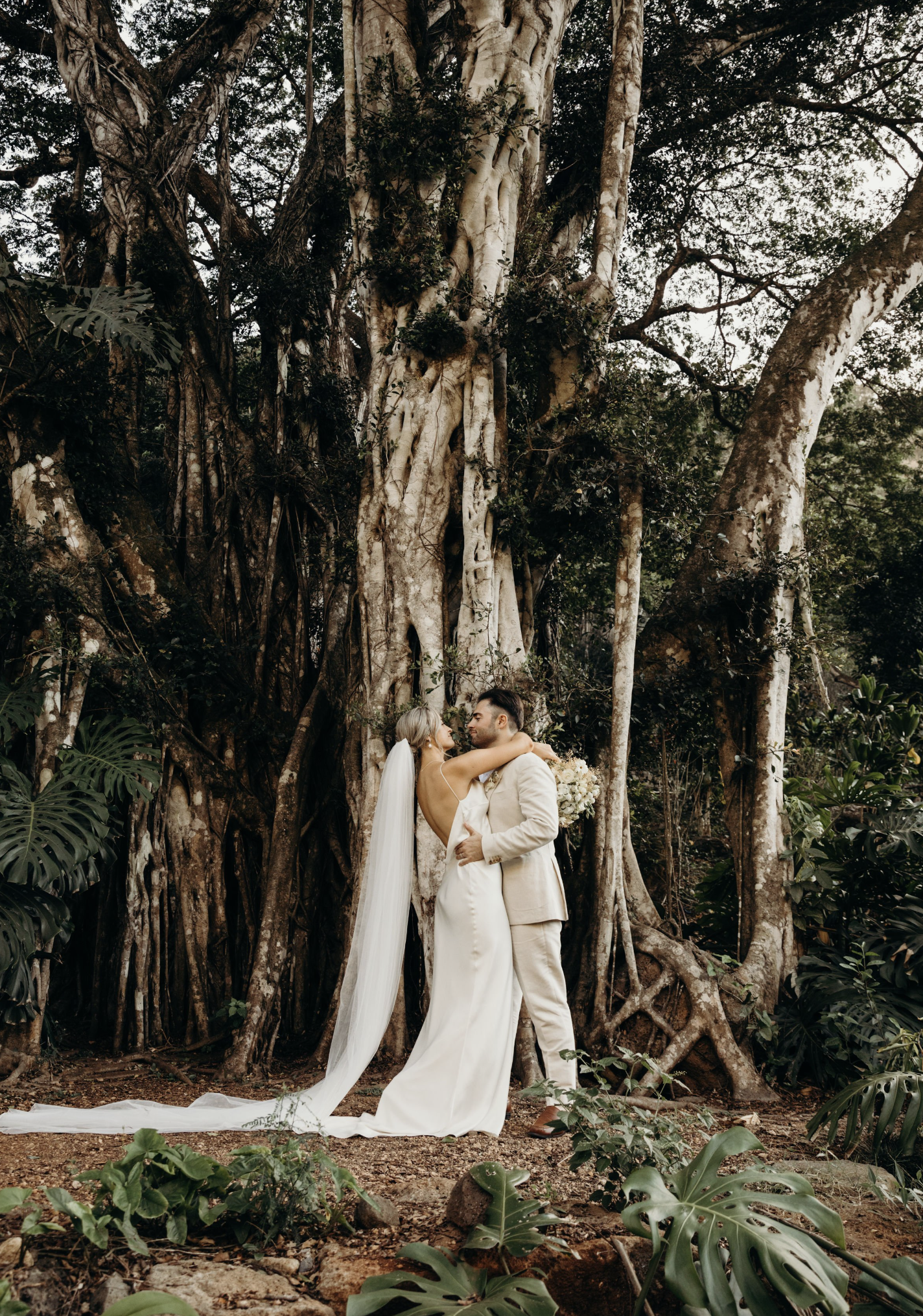 hawaii waterfall wedding