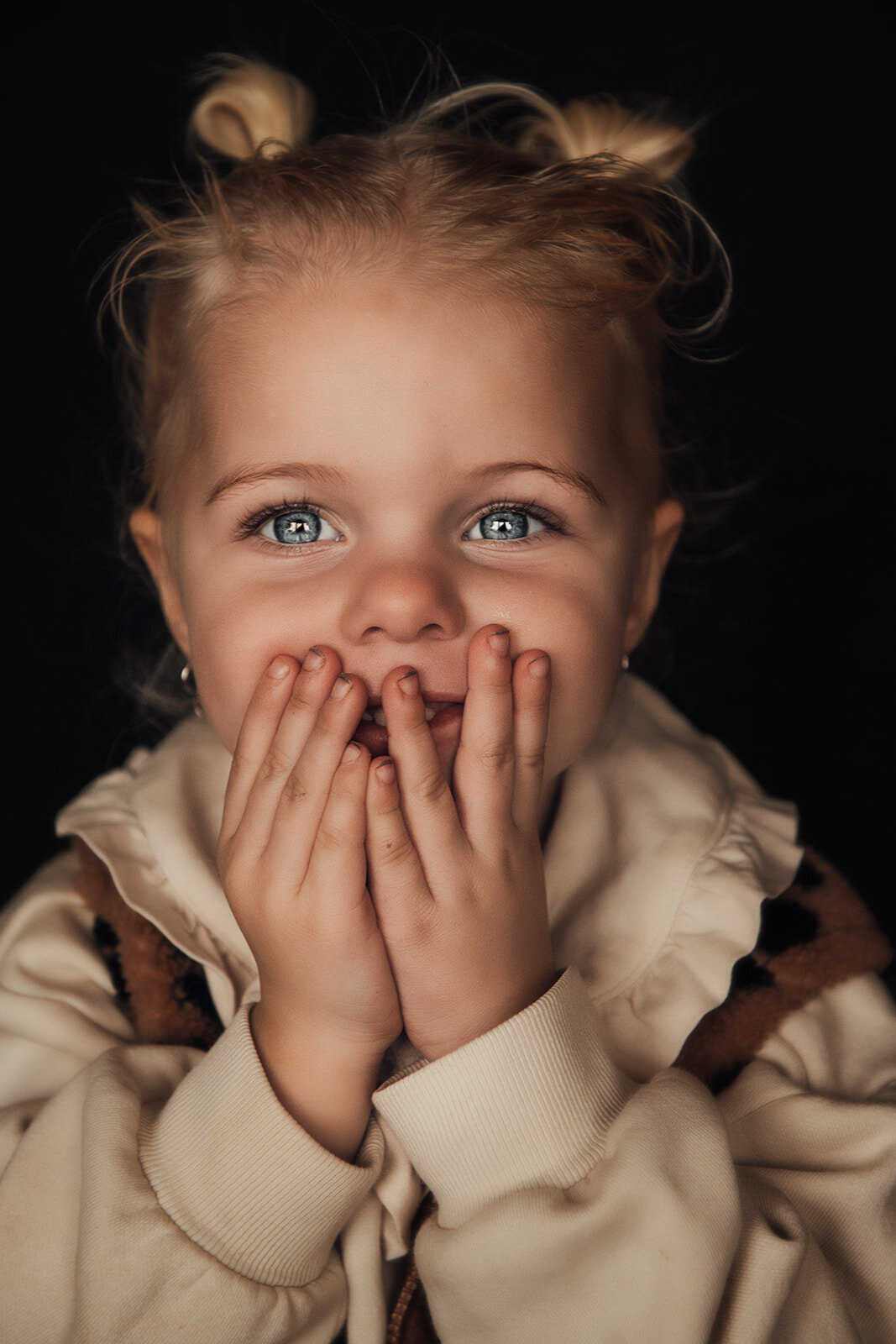 Spontane gezinsfotografie met natuurlijk licht door fotograaf in Spijkenisse