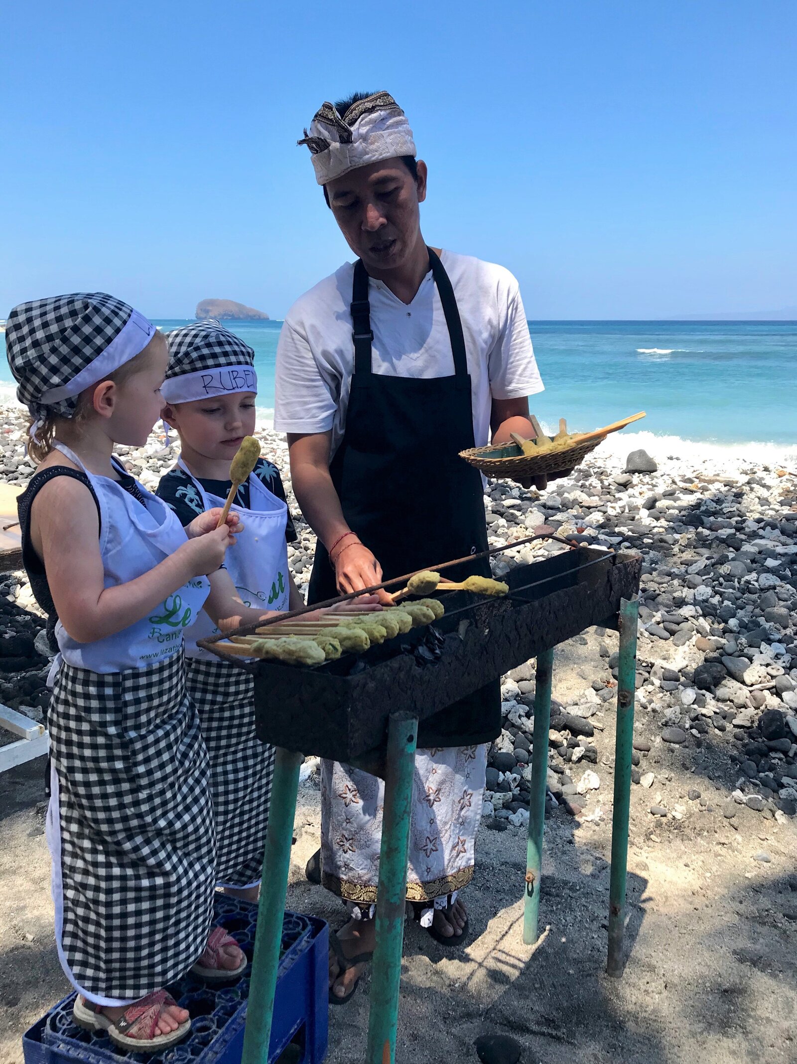 Reis_met_kinderen-Indonesie-koken