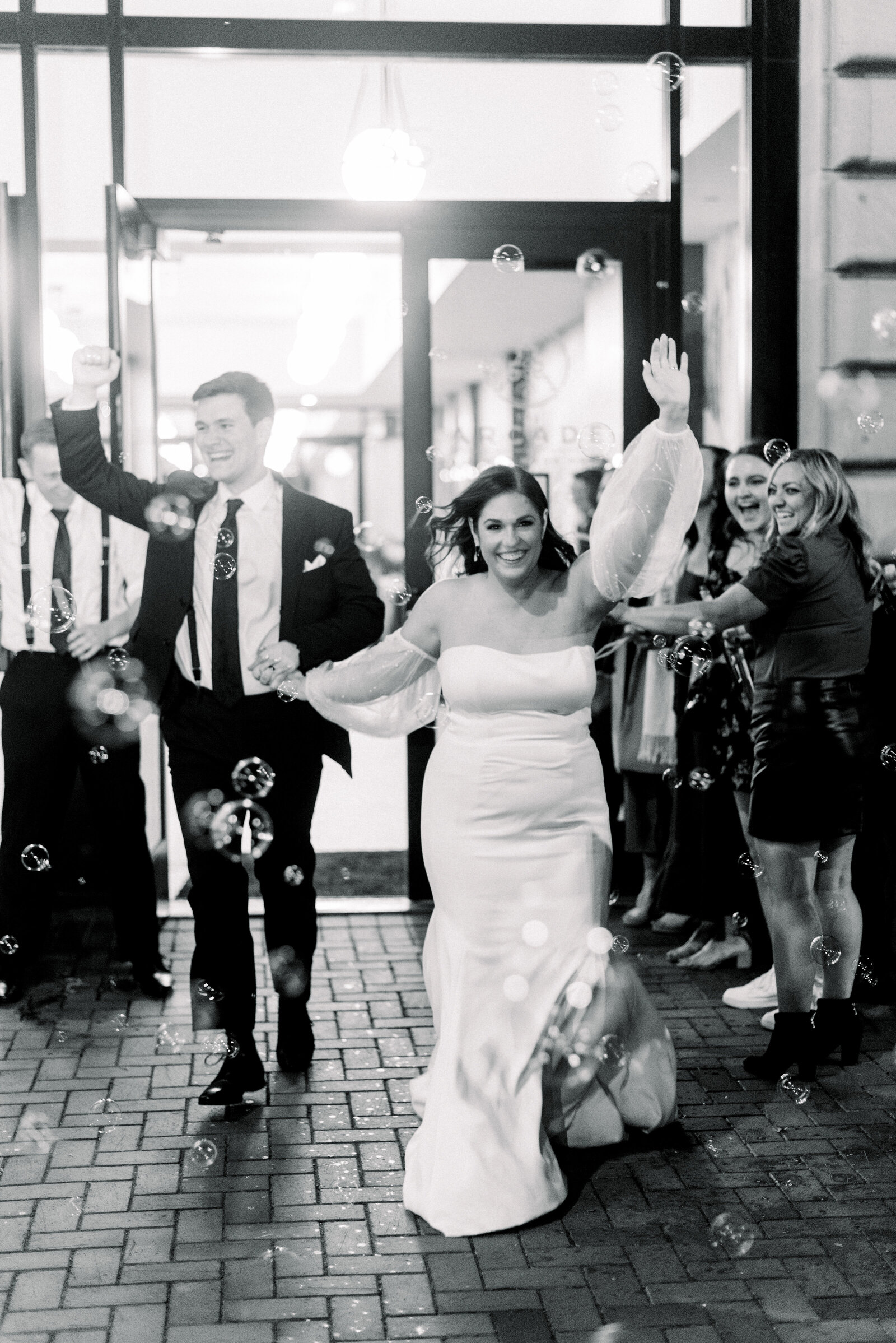 cassie-nichole-photography-dayton-wedding-photographer-dayton-arcade-wedding-tanner-hayley-wedding-day-34