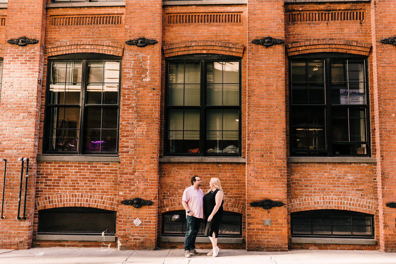 sunset-dumbo-brooklyn-engagement-photos-rebecca-renner-photography-2