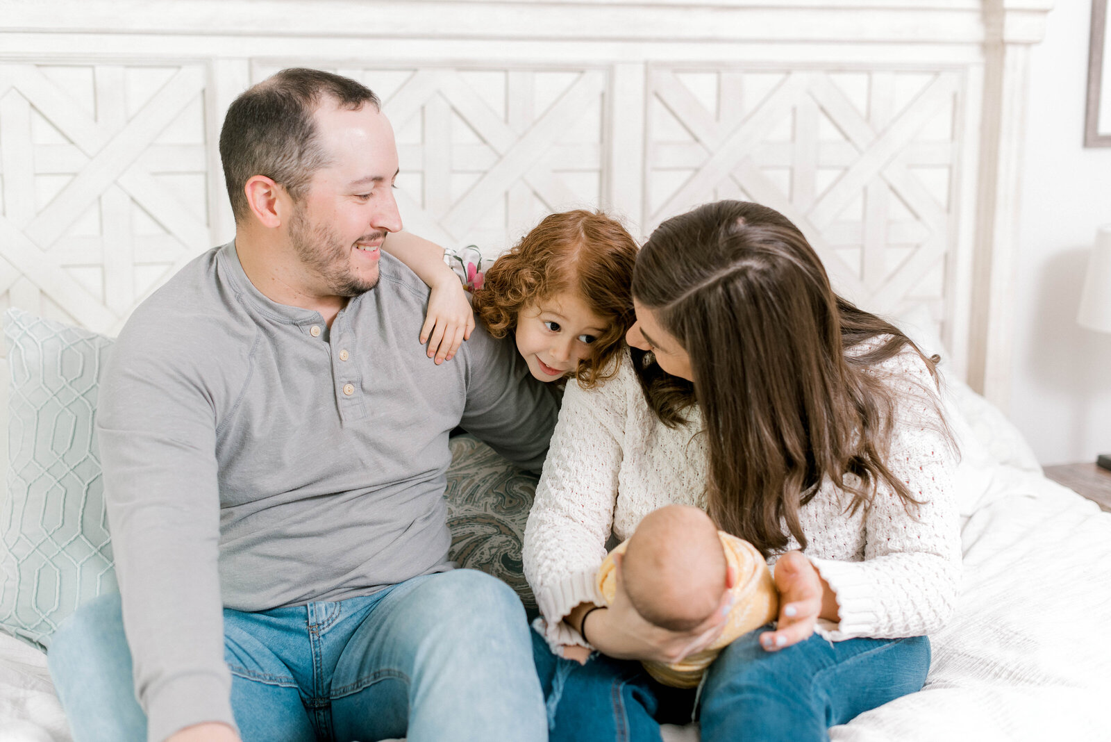 Charlotte-Newborn-Photographer-North-Carolina-Bright-and-Airy-Alyssa-Frost-Photography-In-Home-Family-Session-15