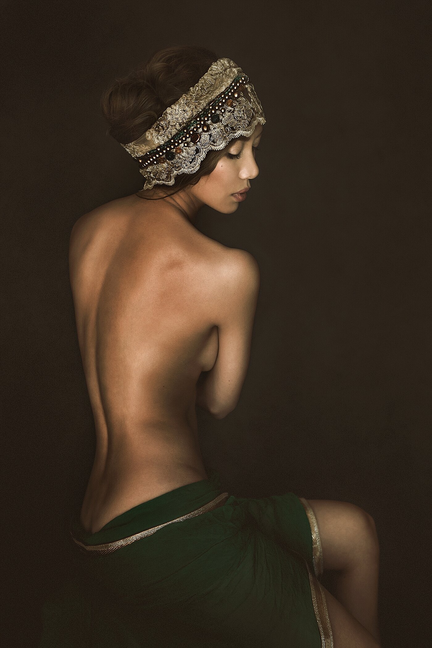 Woman-in-green-creative-portrait-by-Olessia-McGregor-Brisbane-Fine-Art-Photographer--01