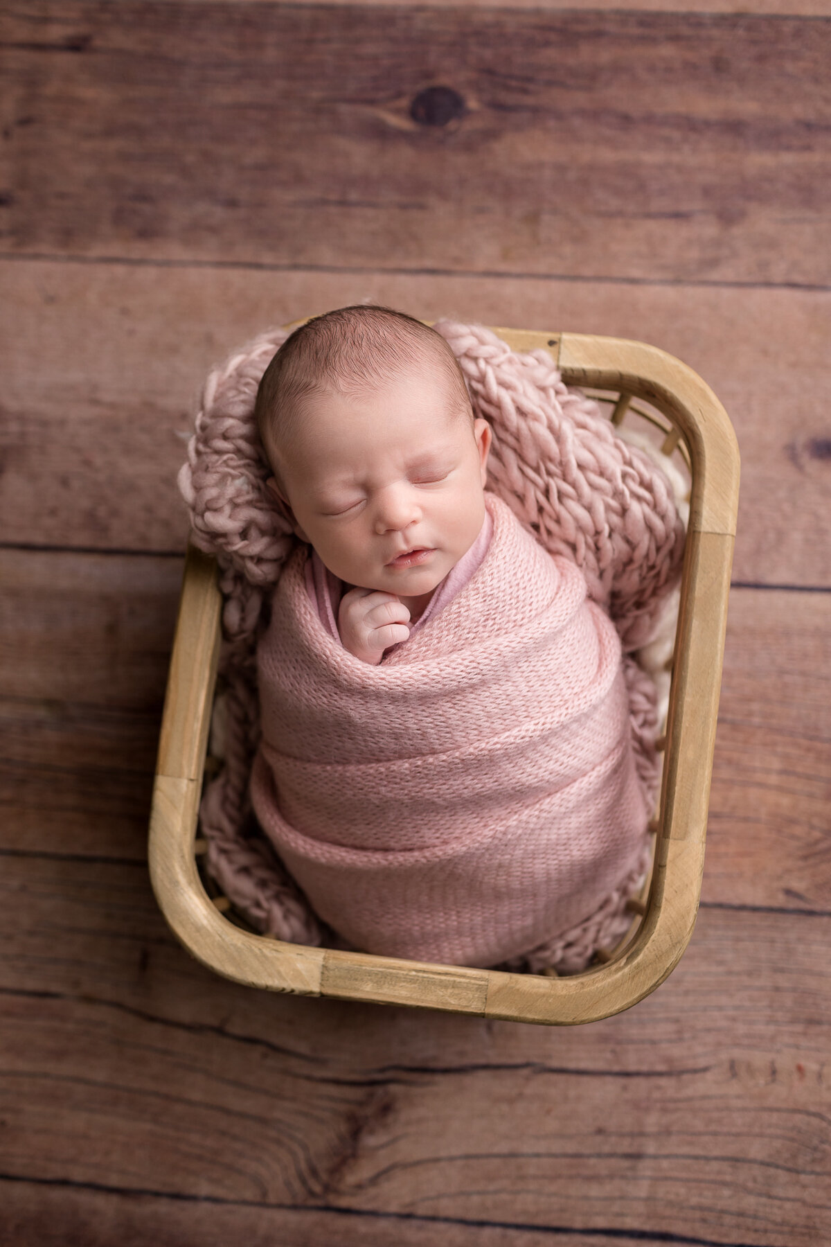 In-home-newborn-photography-session-Frankfort-KY-photographer-baby-girl-2