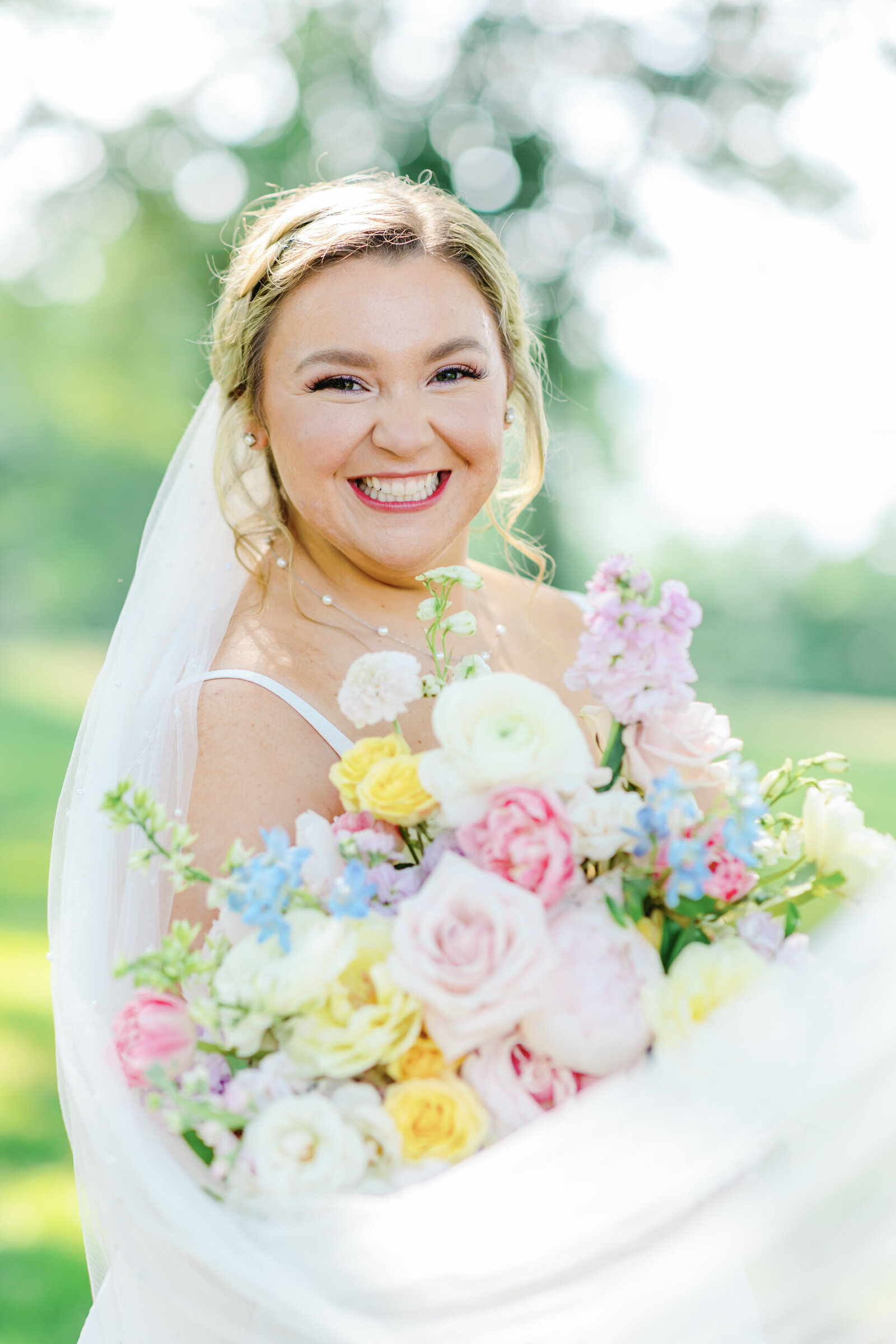 bridal portriat with veil and bouquet - Amanda Hitchen Photography-1