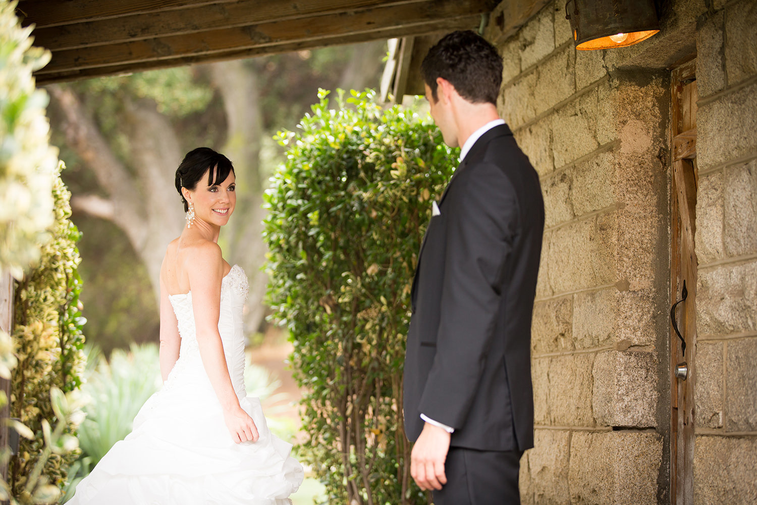 bride and groom first look at leoness cellars