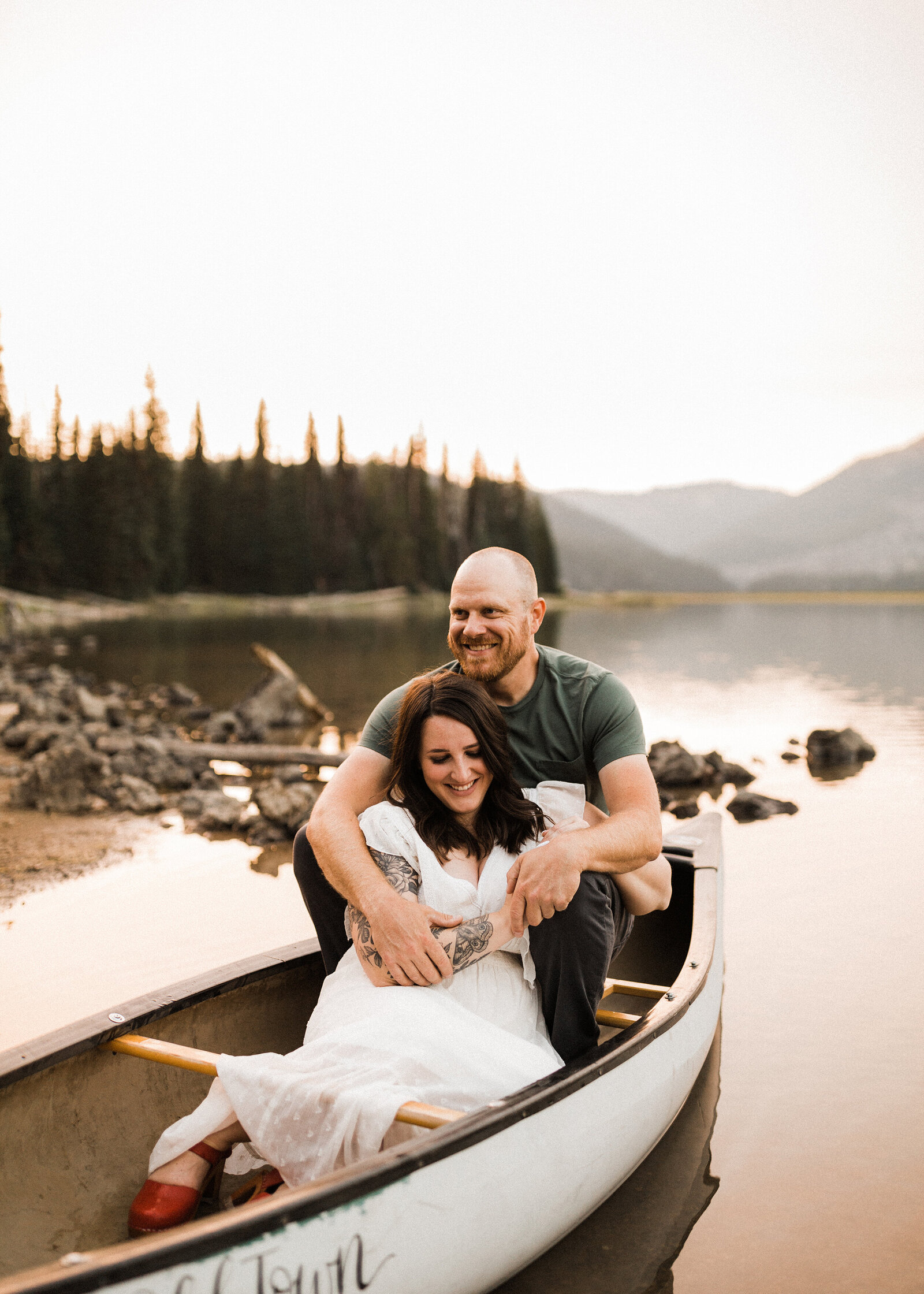 couple-portrait-canoe-sparks-lake-oregon