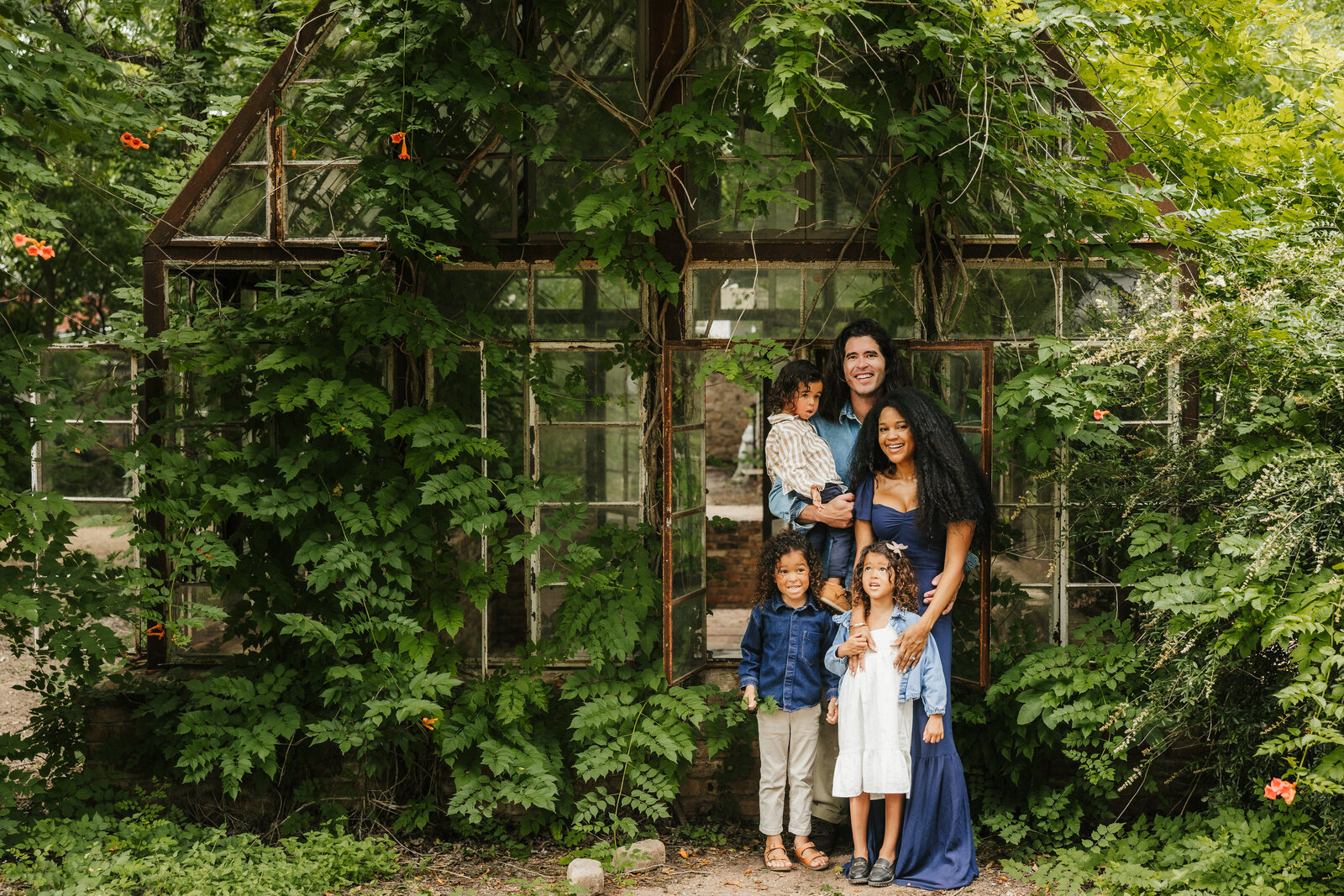 sekrit-theater-family-austin