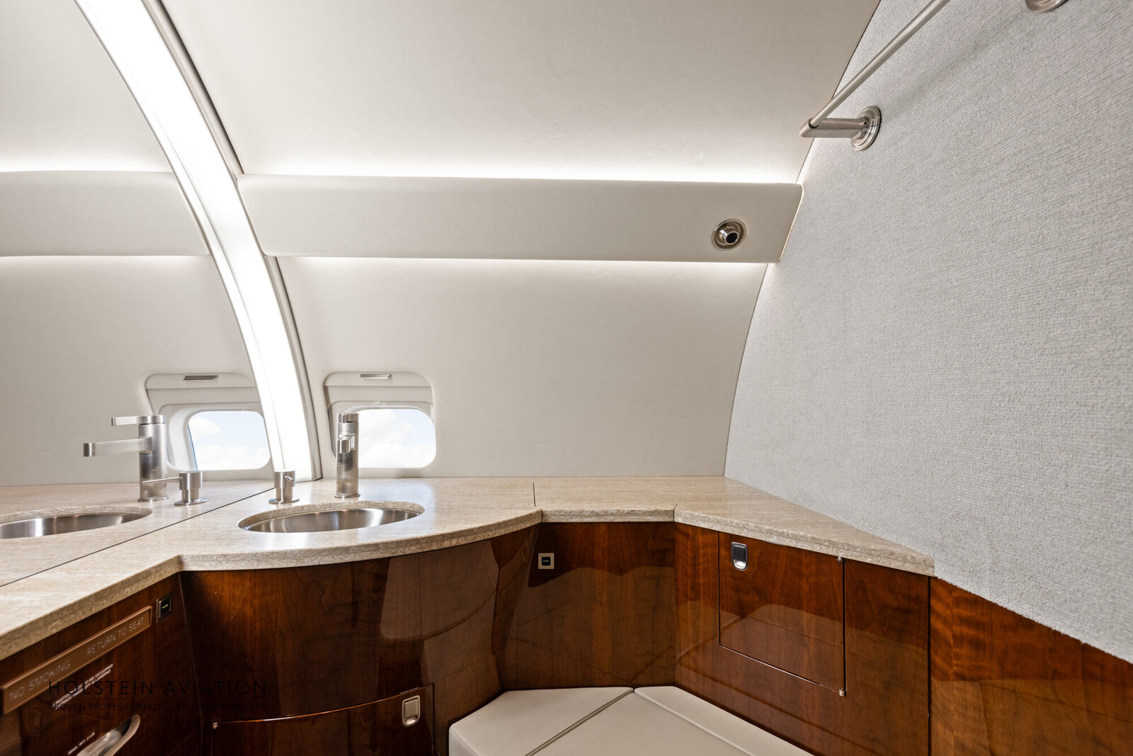 Challenger 604 N60JC Watermarked-12