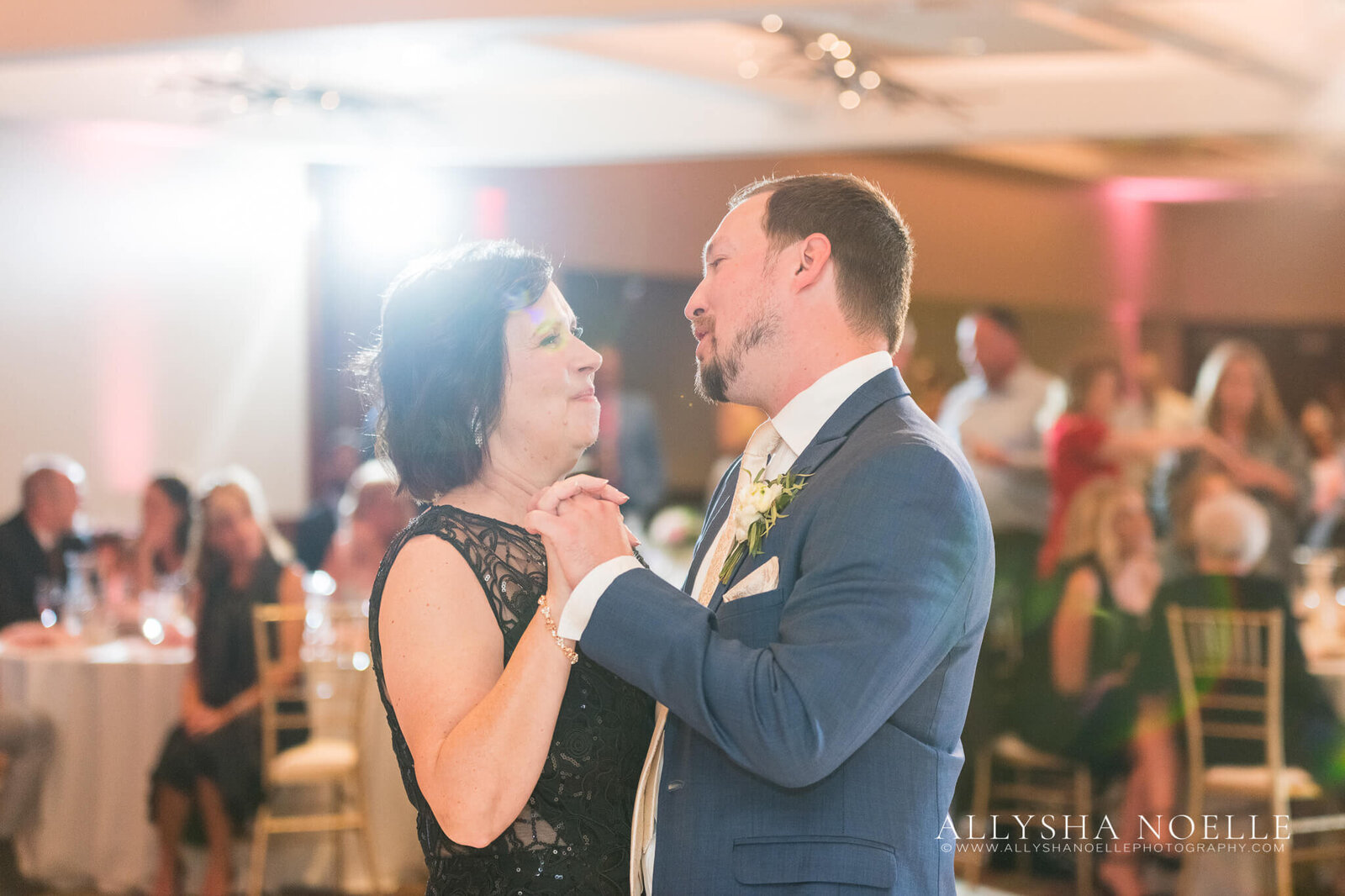 Wedding-at-River-Club-of-Mequon-872