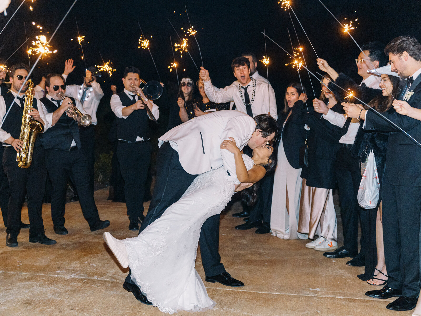 new-years-eve-wedding-reception-dallas-photographer-dvine-grace-vineyard-23