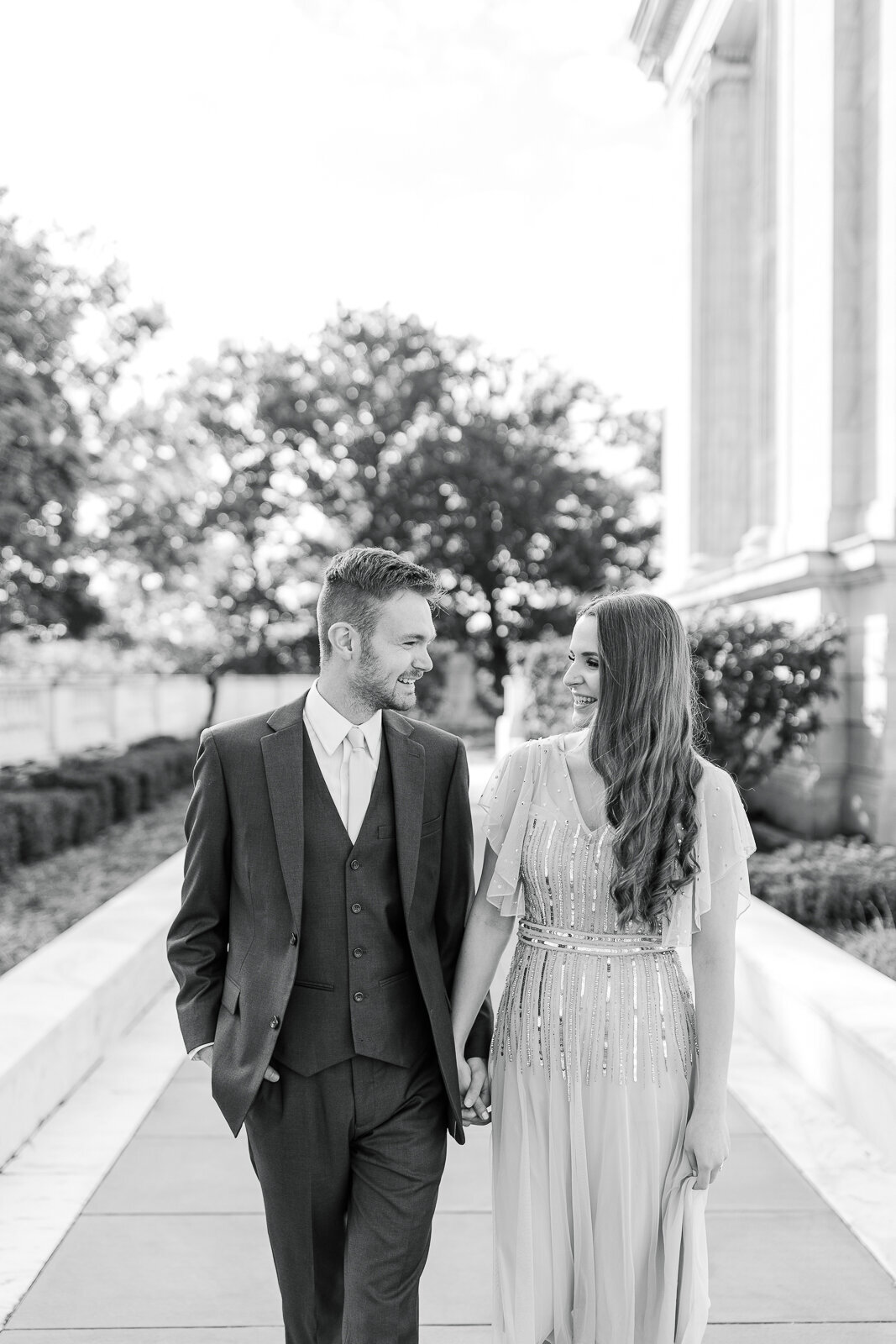 black and white engagement portraits at the cleveland art museum