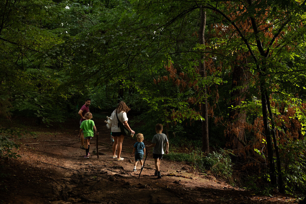 LightCreative_202408_HannahAlex_BrightSpotDonuts_Hike_HalloweenCostumes_documentaryfamily_004